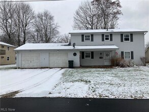 Building Photo - 515 Leonard Ave SW