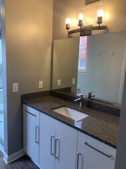 Building Photo - 112 W Washington Blvd