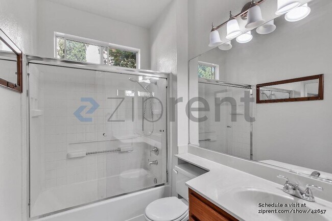 Building Photo - 115 Montego Dr
