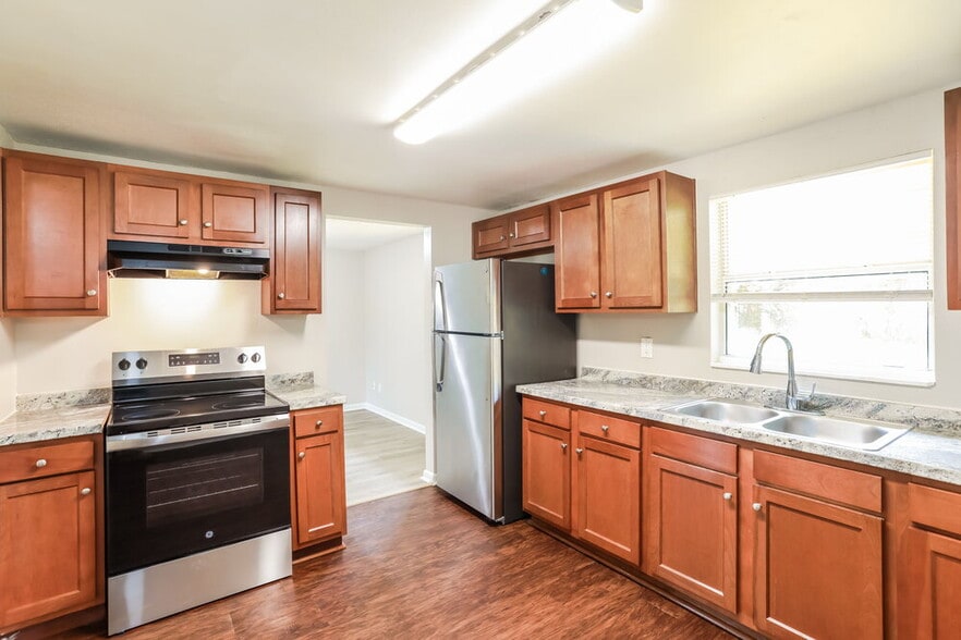 Building Photo - 5816 Sonora Dr W