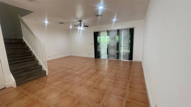 Building Photo - 1432 Ave