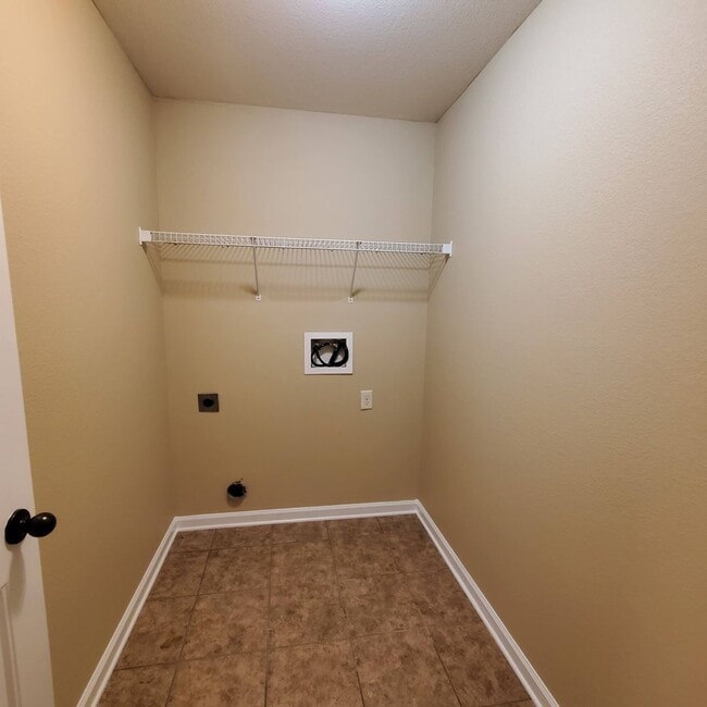 Building Photo - 3BR/2BA Just Minutes from MAFB!