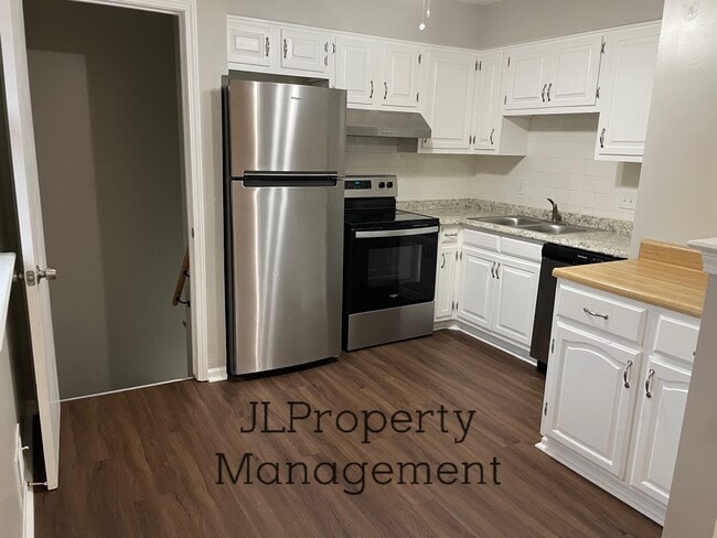 Building Photo - 931 SW Kingscross Rd