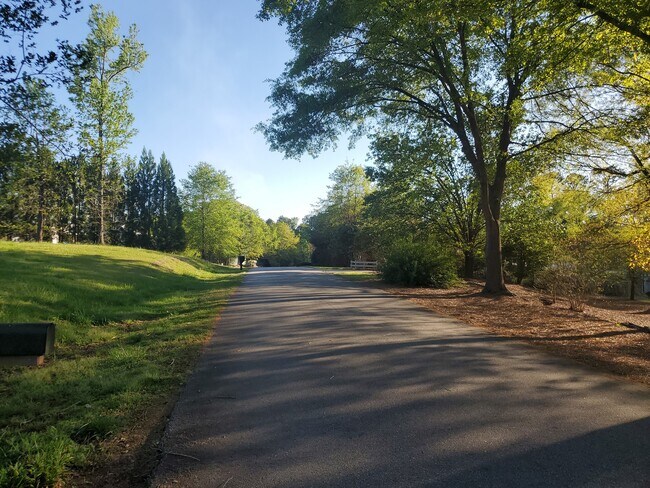 Building Photo - 4704 Great Oaks Dr