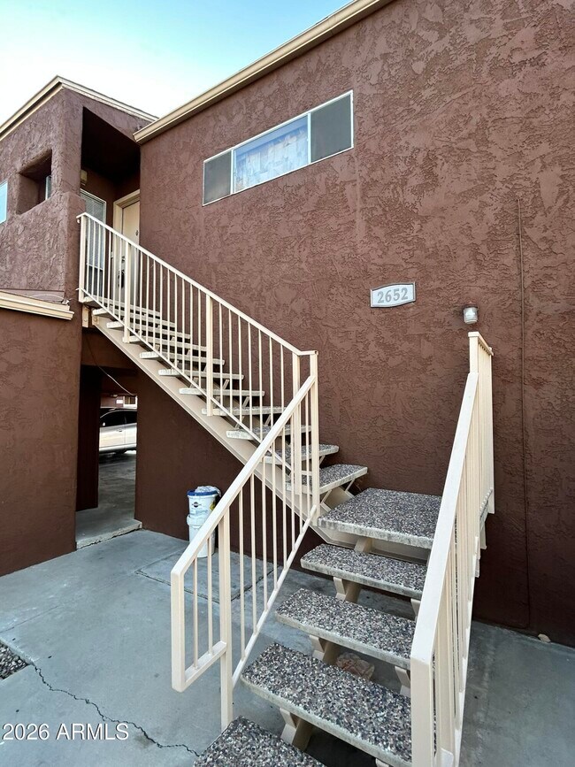 Building Photo - 2652 E Oakleaf Dr