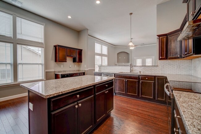Building Photo - 732 Shelburne Ln