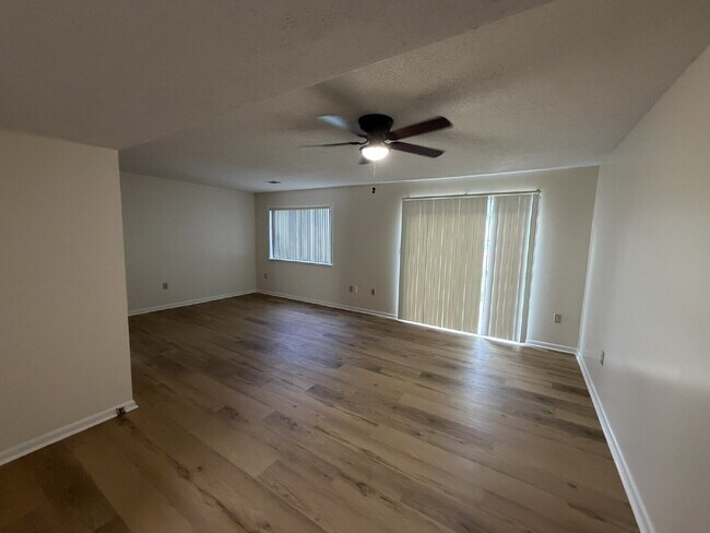 Building Photo - Townhouse for Rent