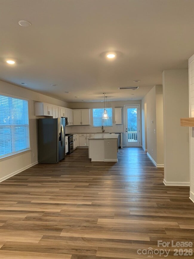 Building Photo - 12031 Remarque Rd