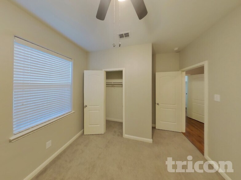 Building Photo - 2031 Cone Flower Dr