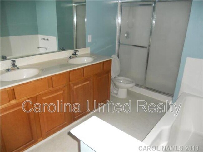 Building Photo - 10675 Hill Point Ct