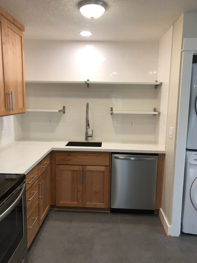 Building Photo - New Townhouse Abernathy Clinton OHSU Priva...