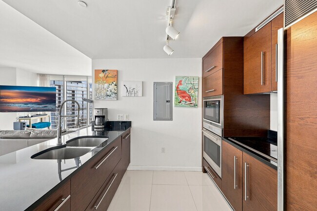 Building Photo - 465 Brickell Ave