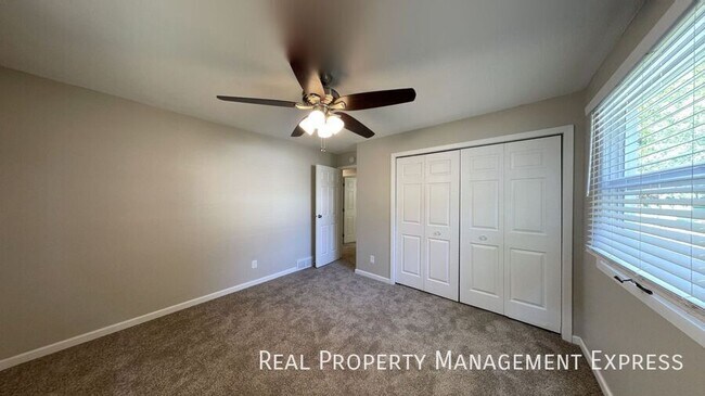 Building Photo - 3500 E 33rd St