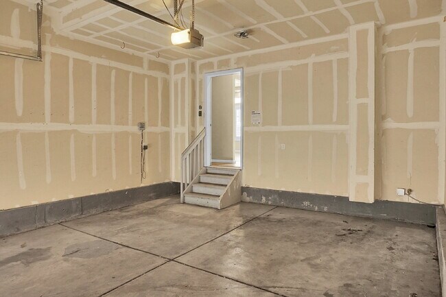 Building Photo - $2,400.00 - 4 Bed, 3.5 Bath Homelocated in the Banning Lewis Ranch neighborhood with Great Commun...