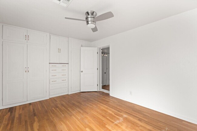 Building Photo - 136 Velarde Rd NW