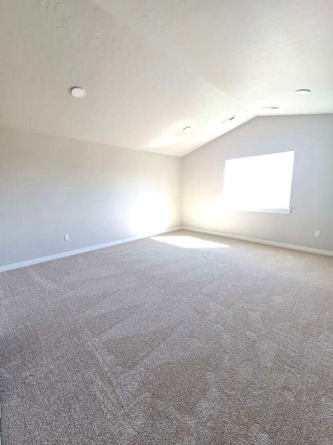 Building Photo - Brand new 3 Bed 2.5 Bath Home- Owyhee Scho...