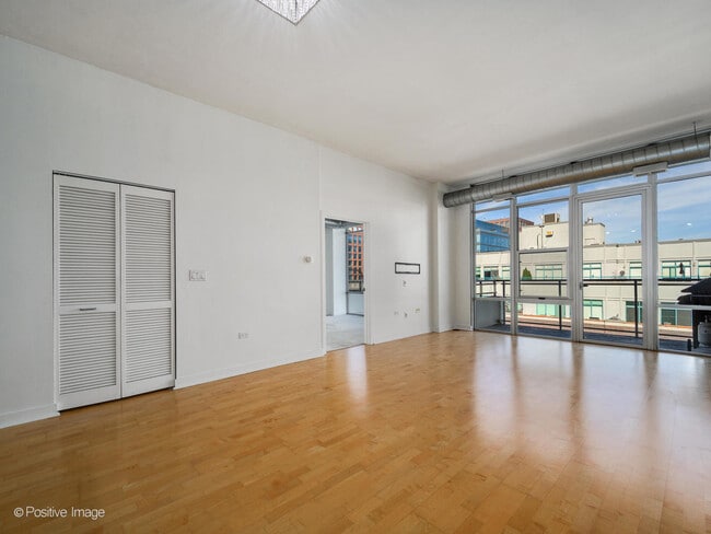 Building Photo - 901 W Madison St