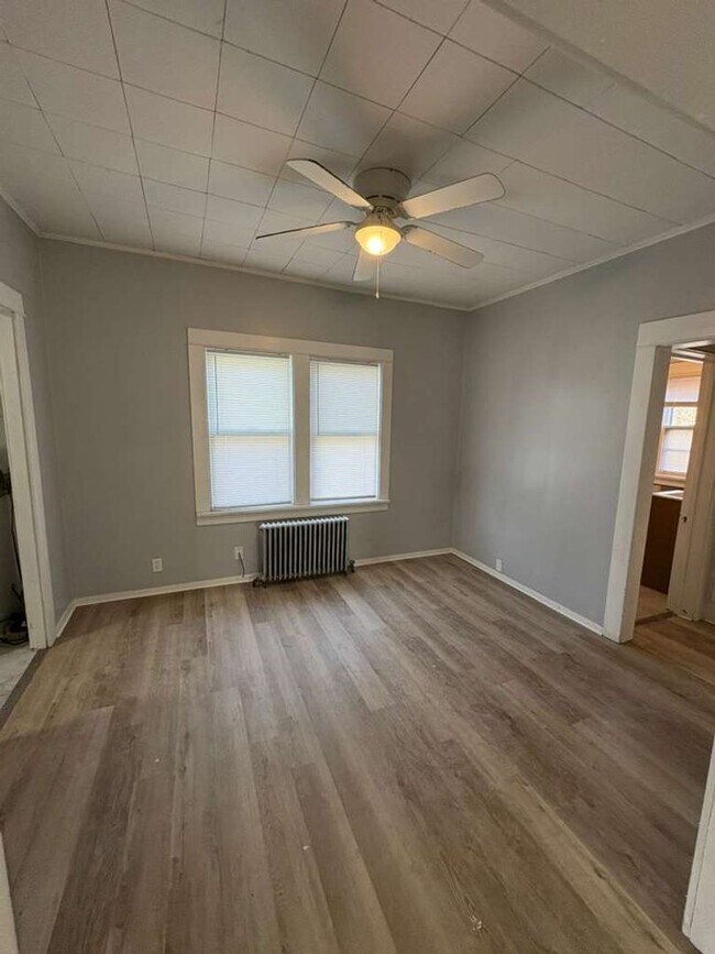 Building Photo - Cozy & Convenient Euclid Home Near Lake Erie