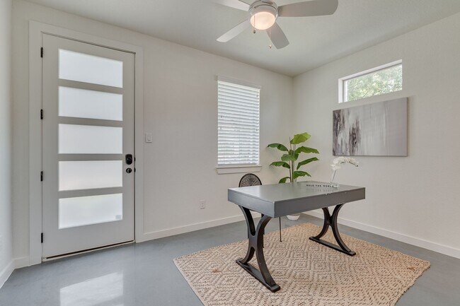 Building Photo - * MOVE IN SUMMER 7/30/2027 * 5-Bed 5.5 Bath Walking Distance to the TCU Campus