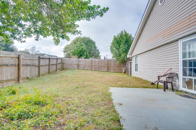 Building Photo - Spacious 3 Bedroom Home Minutes from Downtown Pensacola! Available February 1st
