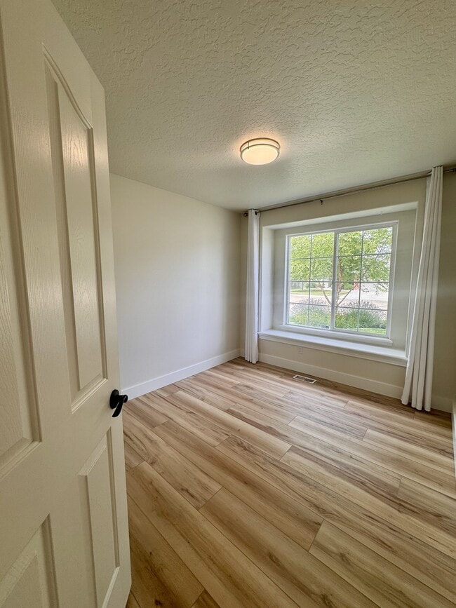 Building Photo - 1349 Tennessee Dr