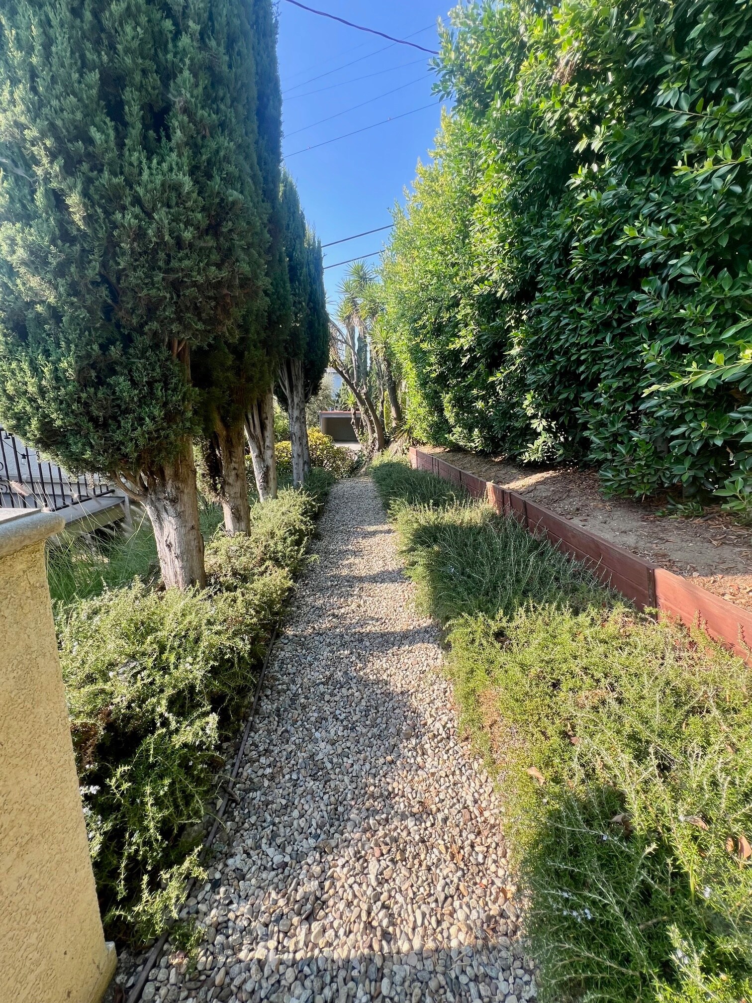Back path from Earl St - 2256 Glendale Blvd