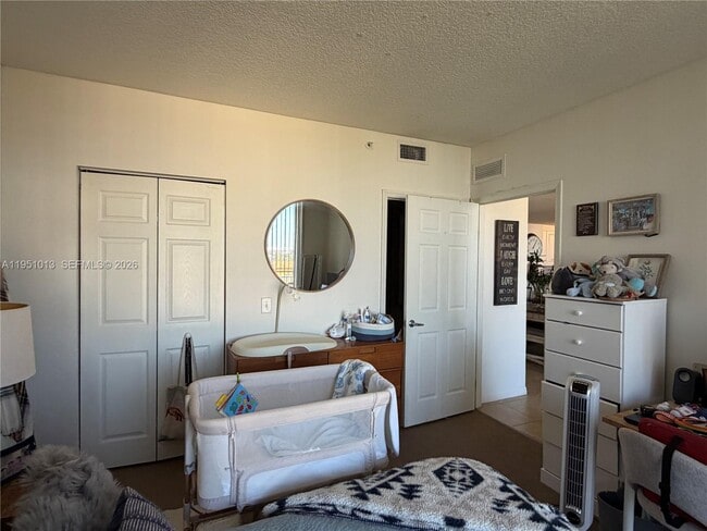 Building Photo - 215 SW 42nd Ave