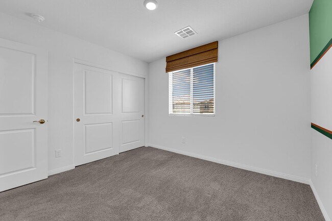 Building Photo - 4747 Bluebird Clfs Ave