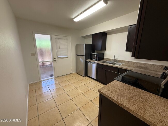 Building Photo - 415 N 64th Pl