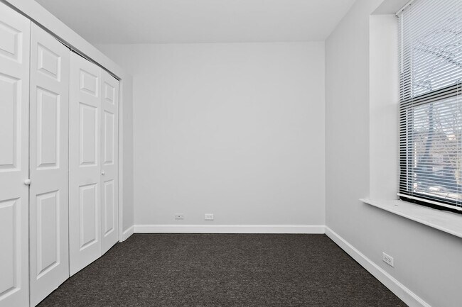 Building Photo - One Bedroom Unit in South Shore