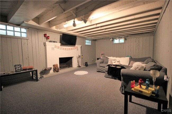 Building Photo - 28 Ely Dr
