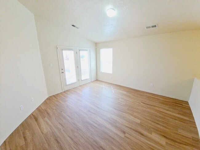 Building Photo - Gorgeous 4-bedroom, 2-bath home featuring two spacious living areas