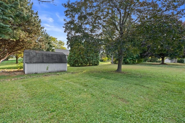 Building Photo - 2311 W Oakwood Rd