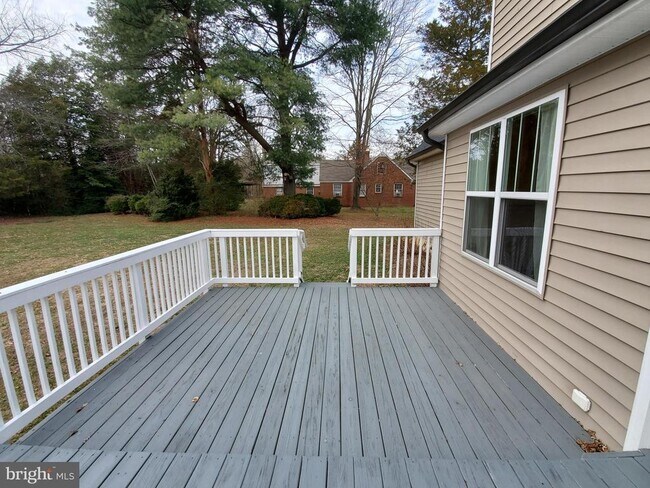 Building Photo - 10510 Woodland Dr