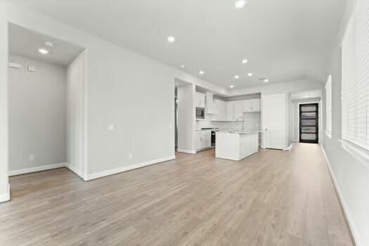 Building Photo - 724 Lake Lacosta Dr