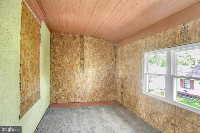 Building Photo - 319 N 2nd St