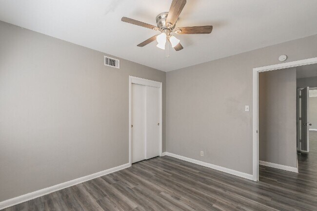 Building Photo - 7513 Maple Dr