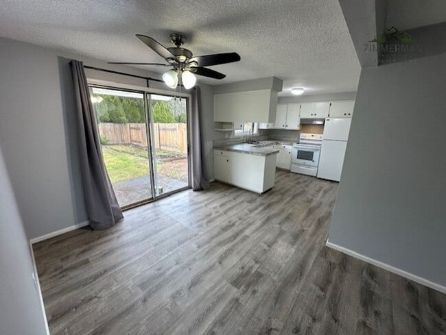 Building Photo - Must see 2 bedroom 1 bath