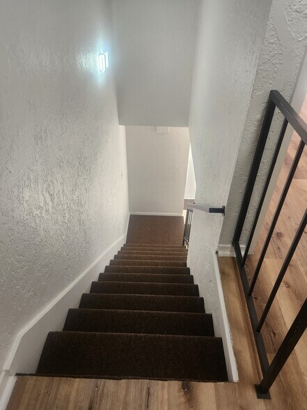 Building Photo - 6828 Brentwood Stair Rd