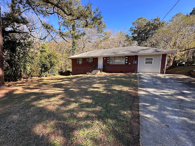 Building Photo - 4 Bed 2 Bath in Decatur Area!