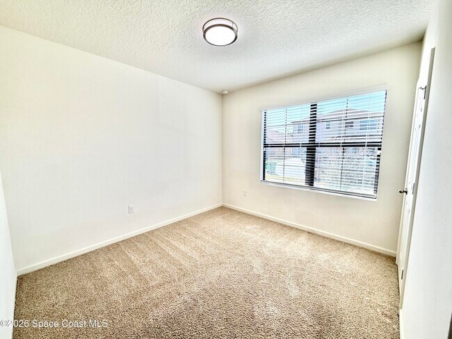 Building Photo - 388 Coyote Dr