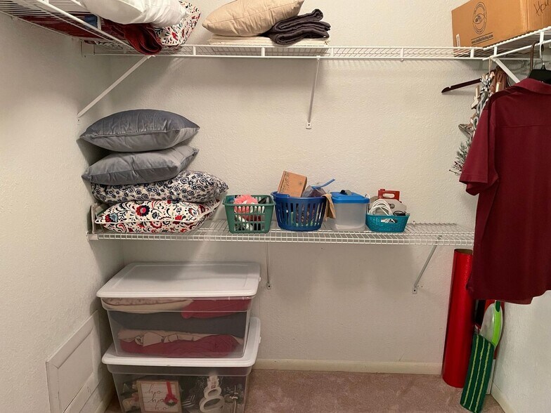 Building Photo - 140 W Rockford Dr