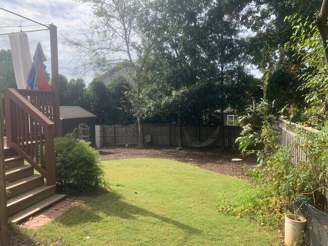 landscaped backyard - 1100 Coleman St