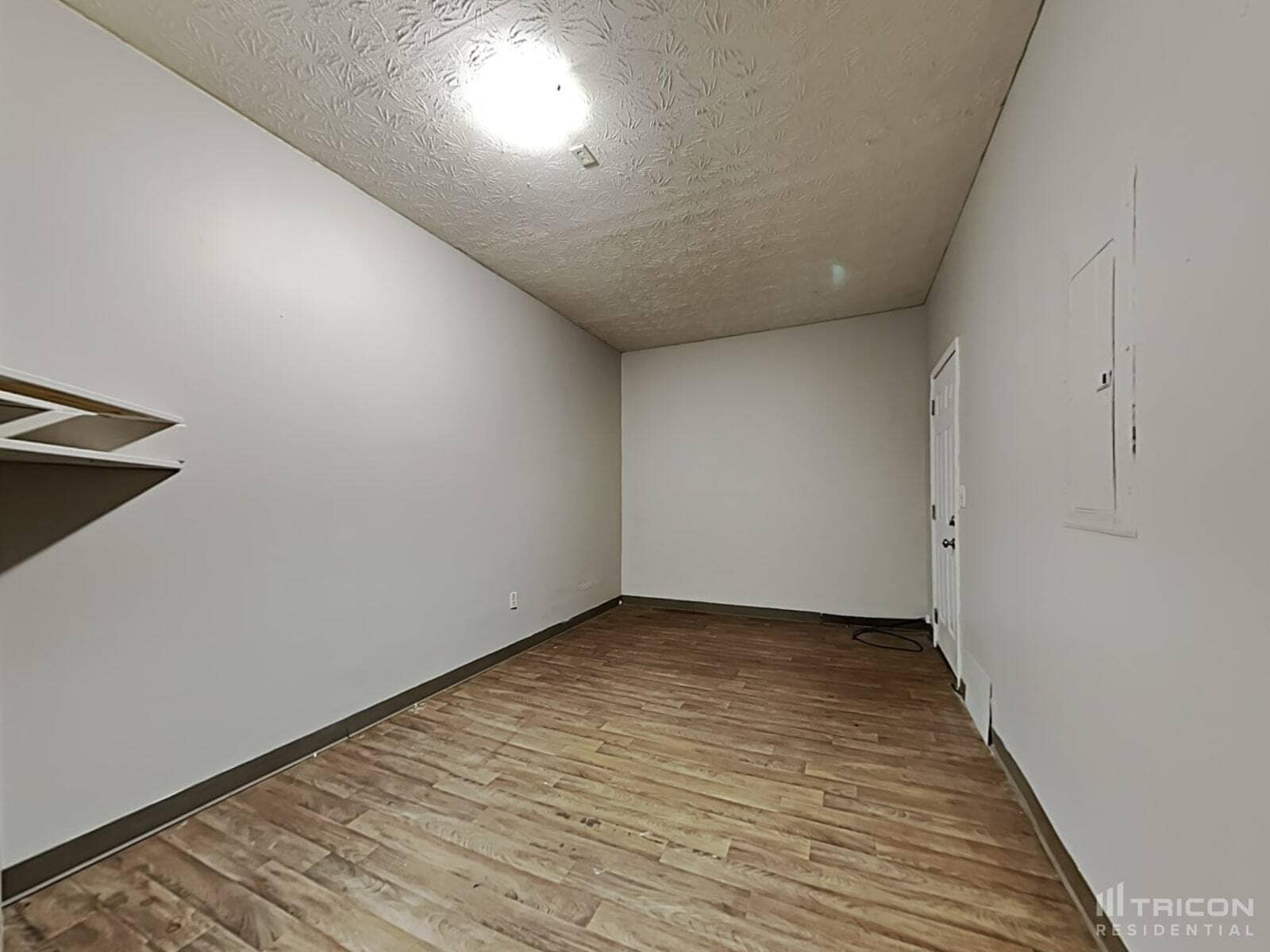 Building Photo - 205 N Willow Ct