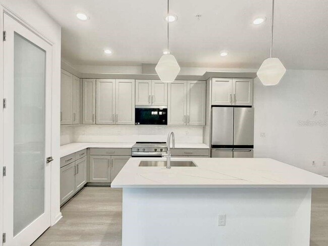 Building Photo - 1866 Falconhurst Ln