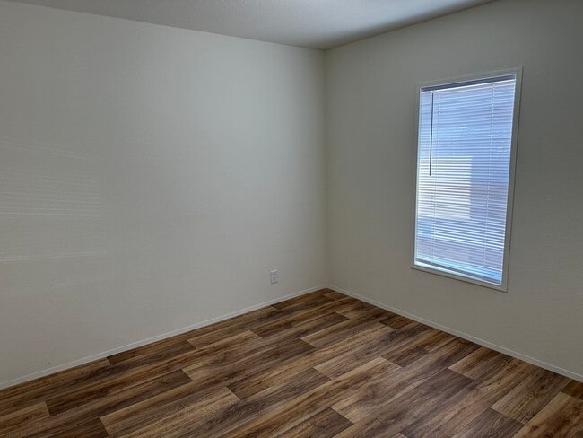 Building Photo - Newer 3 bedroom 2 bathroom house in Thurston!