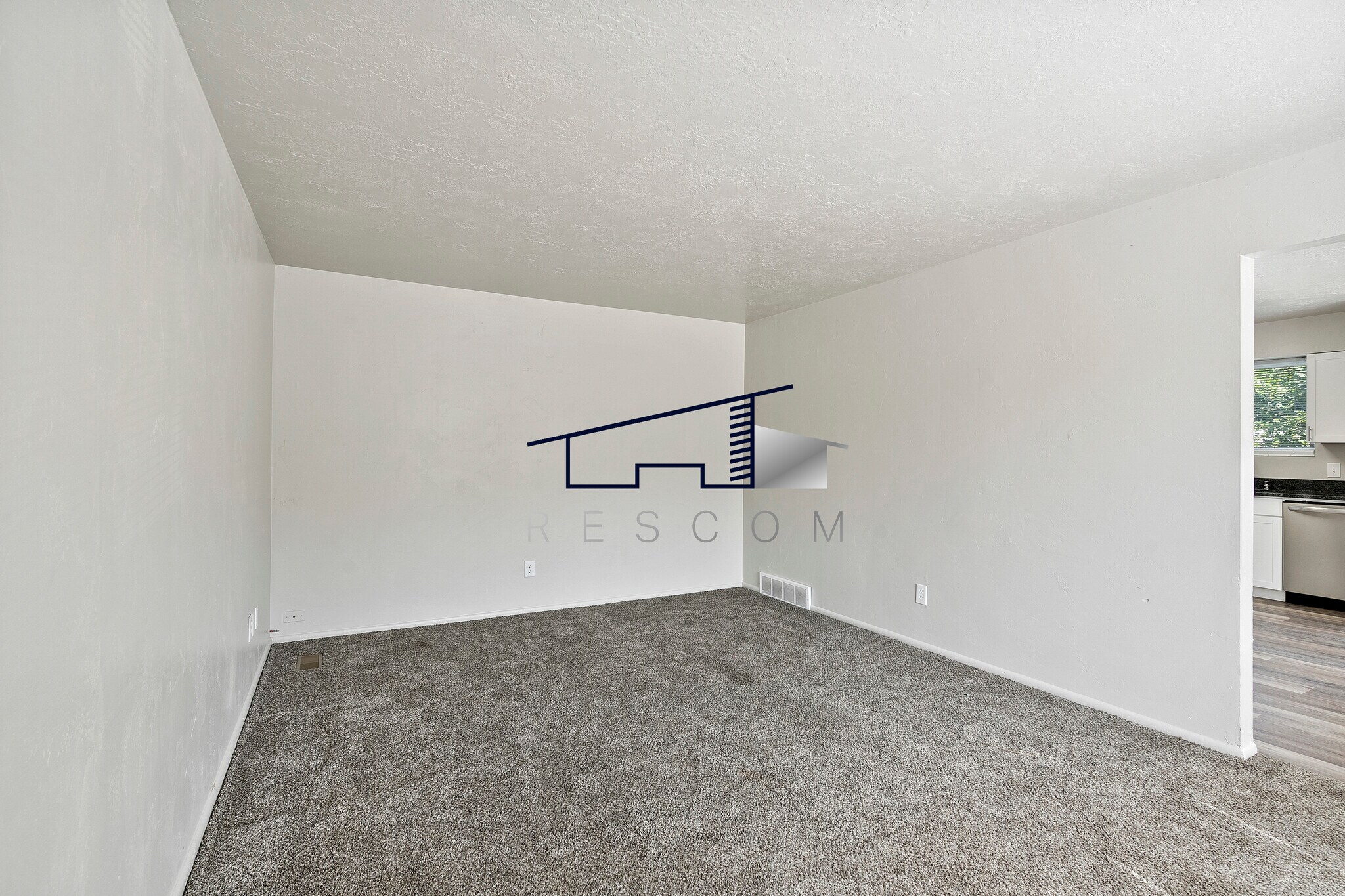 Building Photo - 221 N Pingree Ave