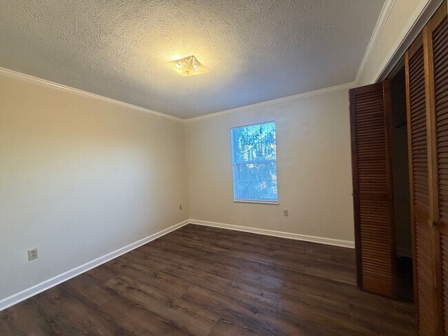 Building Photo - 4063-4063 Wynn St