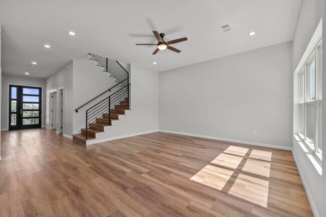 Building Photo - 105 Out Yonder