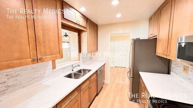 Building Photo - 1516 Dove Dr